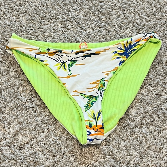 Maaji Tropical Bikini Bottoms Size Medium - Picture 2 of 4